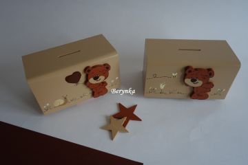 Dřevěná pokladnička s medvídkem