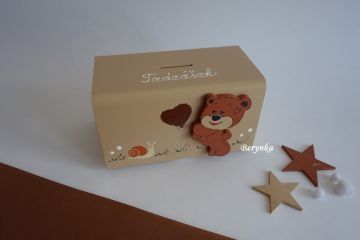 Dřevěná pokladnička s méďou