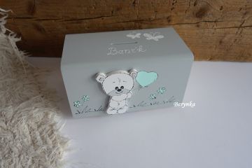 Dřevěná pokladnička s medvídkem