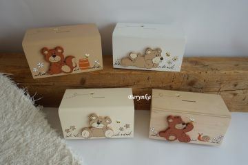 Dřevěná pokladnička s medvídkem