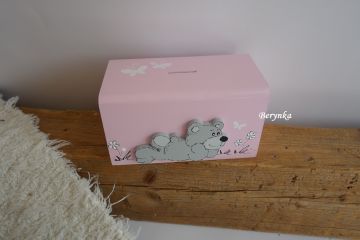 Dřevěná pokladnička s medvídkem