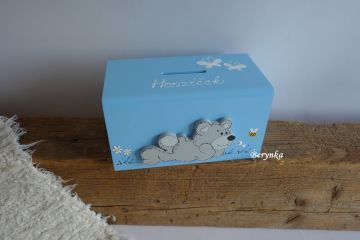 Dřevěná pokladnička s medvídkem