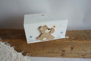 Dřevěná pokladnička s medvídkem