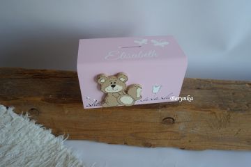 Dřevěná pokladnička s medvídkem