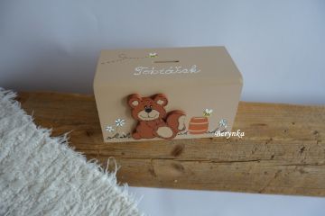 Dřevěná pokladnička s medvídkem