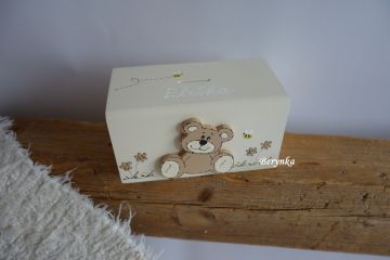 Dřevěná pokladnička s medvídkem