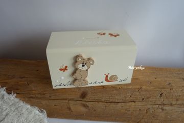 Dřevěná pokladnička s medvídkem