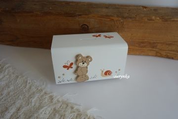 Dřevěná pokladnička s medvídkem