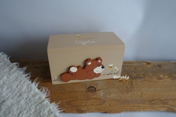 Dřevěná pokladnička s medvídkem