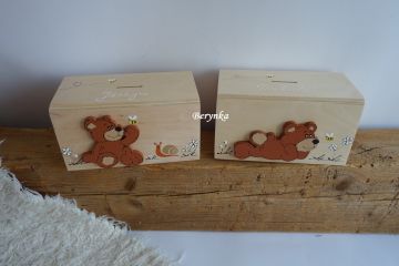 Dřevěná pokladnička s medvídkem
