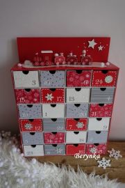 Adventní kalendář červeno-stříbrný s vláčkem