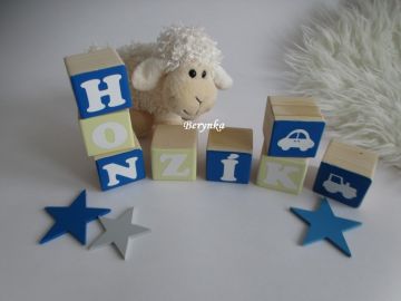 Dřevěné kostičky tmavě modro-žluté