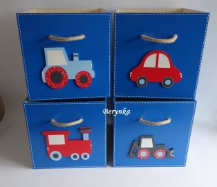 Dřevěné dekorace - červeno-modrá s dopravními prostředky