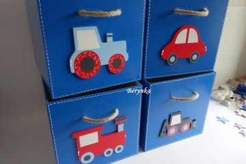 Dřevěné dekorace - červeno-modrá s dopravními prostředky