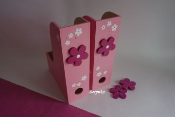 Dřevěné dekorace - růžové s motýlkem a kytičkami