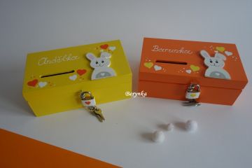 Dřevěná pokladnička se zajíčkem v nordic stylu