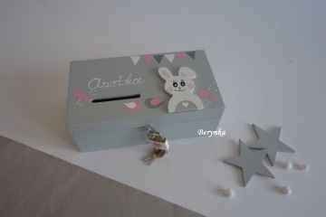 Dřevěná pokladnička se zajíčkem v nordic stylu