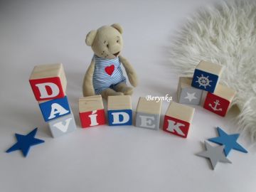 Dřevěné kostičky v modro-šedo-červené