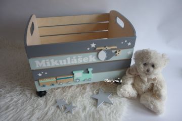 Dřevěná bedýnka s mašinkou