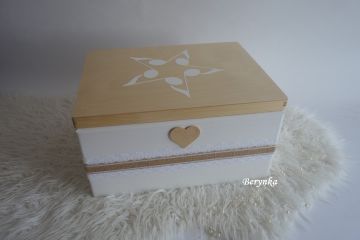 Dřevěná vzpomínková bedýnka s logem