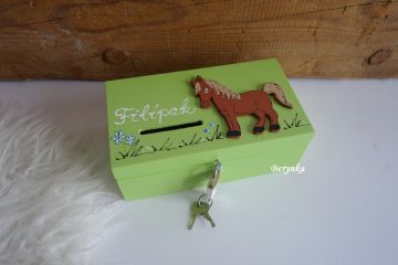 Dřevěná pokladnička s koníkem