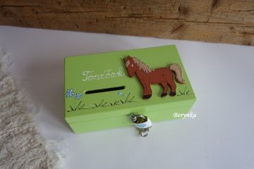 Dřevěná pokladnička s koníkem