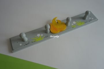 Dětský věšák s ohněm