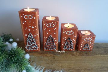 Adventní svícen stupňovitý se stromečky - různé barvy