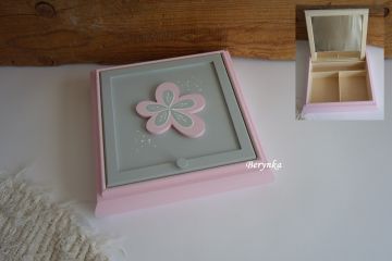 Toaletka s kytičkou