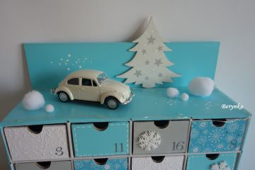 Adventní kalendář tyrkysový s autíčkem