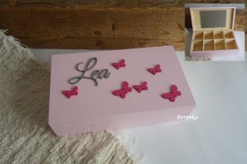 Šperkovnice se jménem a motýlky