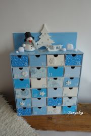 Adventní kalendář modrý se sněhulákem