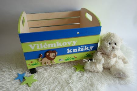 Dřevěná bedýnka se lvem
