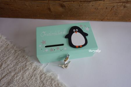 Dřevěná pokladnička s tučňákem