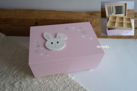 Truhla s hlavou zajíčka