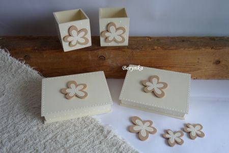 Dekorace v barvě slonové kosti