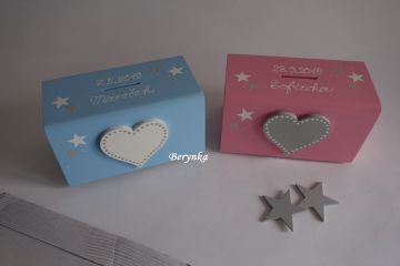 Dřevěná pokladnička se srdíčkem