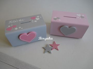 Dřevěná pokladnička se srdíčkem