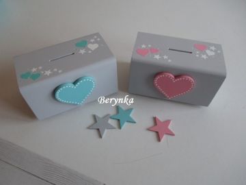 Dřevěná pokladnička se srdíčkem