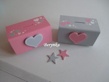 Dřevěná pokladnička se srdíčkem