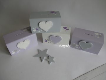 Dřevěná pokladnička se srdíčkem