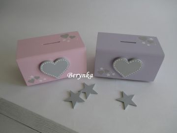 Dřevěná pokladnička se srdíčkem