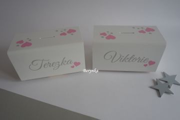 Dřevěná pokladnička se srdíčkem