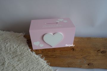 Dřevěná pokladnička se srdíčkem