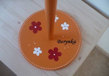 Věšák - němý sluha s beruškou