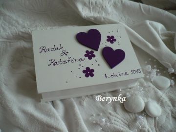 Svatební krabička se srdíčky a kytičkami