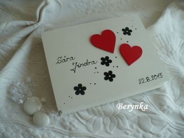 Svatební krabička se srdíčky a kytičkami