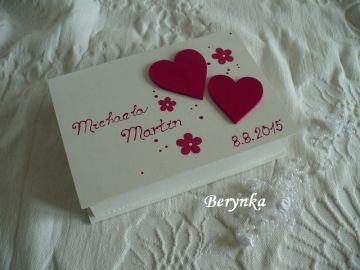 Svatební krabička se srdíčky a kytičkami