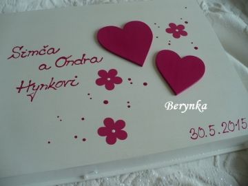 Svatební krabička se srdíčky a kytičkami