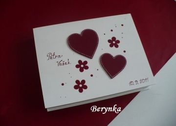 Svatební krabička se srdíčky a kytičkami